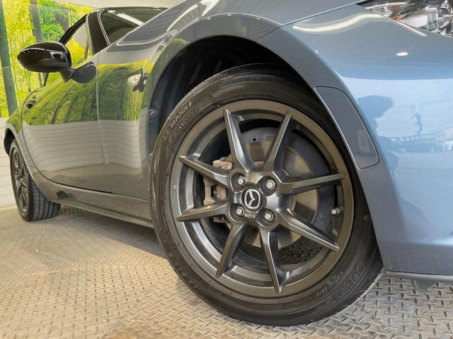 �y����16�C���`�A���~�z�C�[���z�O�ςɃ}�b�`���������A���~�z�C�[���𑕒����Ă���܂��B�e��ЊO�A���~�z�C�[����A�X�^�b�h���X�^�C�����戵�����Ă���܂��B���񂲑��k����������