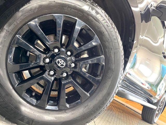 �y����18�C���`�A���~�z�C�[���z�O�ςɃ}�b�`���������A���~�z�C�[���𑕒����Ă���܂��B�e��ЊO�A���~�z�C�[����A�X�^�b�h���X�^�C�����戵�����Ă���܂��B���񂲑��k����������