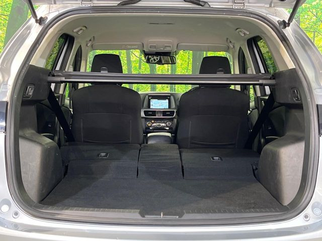 ���i�̂���������ʋ΁A���}���ɏ\���ȉ׎��X�y�[�X���m�ۂ��Ă���܂��B�Z�J���h�V�[�g��|���ƁA�傫�ȉו��̐ύڂ��\�ł���