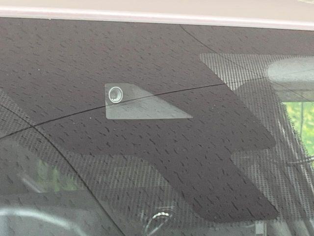 �y�G�}�[�W�F���V�[�u���[�L�z���s���ɑO���̎ԗ�����F�����A�Փ˂������Ȏ��͌x��ƃu���[�L�ŏՓˉ���Ɣ�Q�y�����A�V�X�g�B�����S�Ƀh���C�u�����y���݂��������܂��B