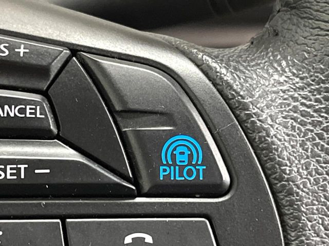【プロパイロット】高速道路での長距離走行が楽に!!渋滞時と巡回走行のシーンで、アクセル・ブレーキ・ステアリングを自動で制御し、長距離運転の負担を軽減してくれます♪