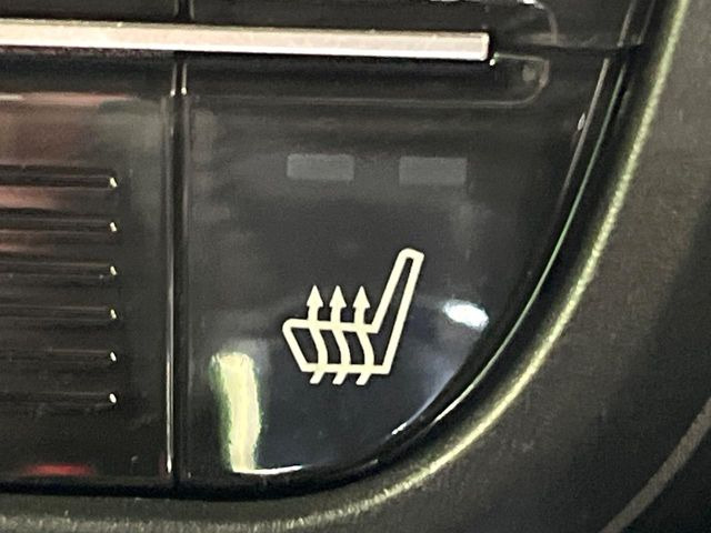 【前席シートヒーター】寒い日に重宝するシートヒーター!エアコンより早く温まってくれるので寒がりの人も安心ですね♪エアコンの温風は乾燥するから苦手、という方にもをおすすめです。