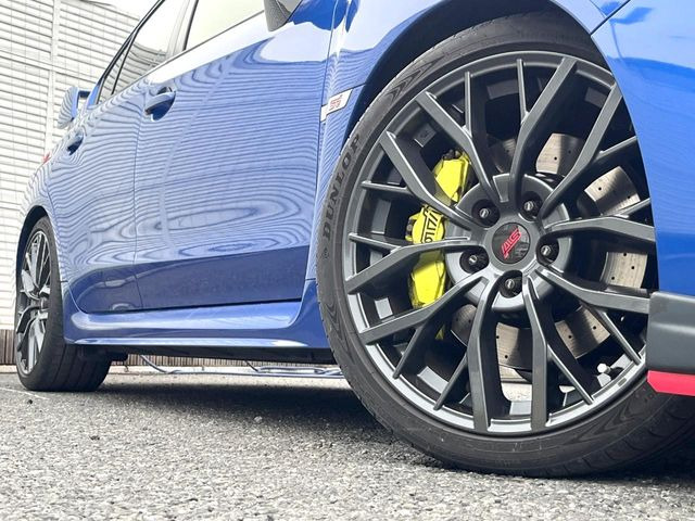 �y����19�C���`�A���~�z�C�[���z�O�ςɃ}�b�`���������A���~�z�C�[���𑕒����Ă���܂��B�e��ЊO�A���~�z�C�[����A�X�^�b�h���X�^�C�����戵�����Ă���܂��B���񂲑��k����������