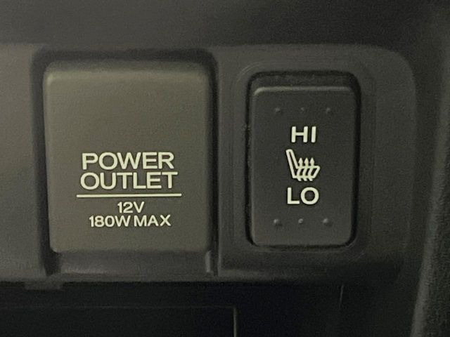【シートヒーター】寒い日に重宝するシートヒーター!エアコンより早く温まってくれるので寒がりの人も安心ですね♪エアコンの温風は乾燥するから苦手、という方にもをおすすめです。