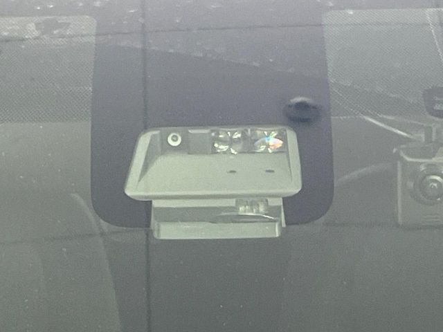 �y�Փˌy�����u�z���s���ɑO���̎ԗ�����F�����A�Փ˂������Ȏ��͌x��ƃu���[�L�ŏՓˉ���Ɣ�Q�y�����A�V�X�g�B�����S�Ƀh���C�u�����y���݂��������܂��B