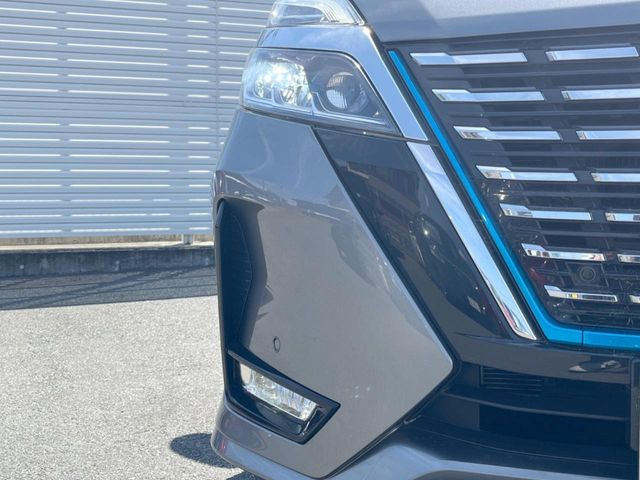 �yLED�w�b�h���C�g�z���V����ԑ��s�����ǍD�Ȏ��E���m�ۂ����S���ĉ^�]�ł��鍂�P�xLED�w�b�h���C�g�𑕔�!�_�����x�������A����d�͂��}�����Ă��܂��B