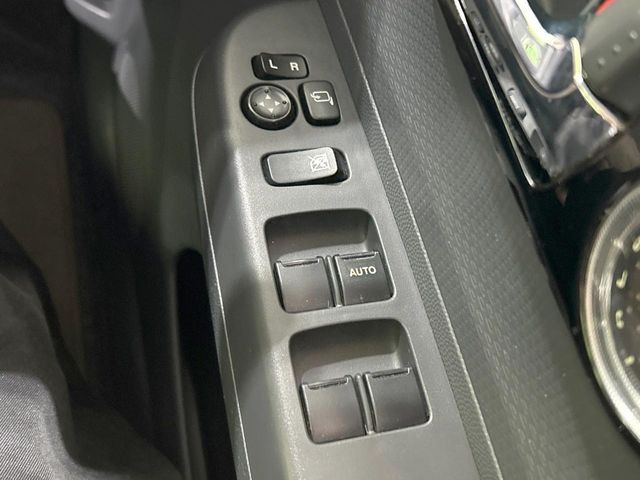 �y�d���i�[�~���[�z�T�C�h�~���[�͓d���i�[���ƂȂ��Ă���A�������ԏ�ł��L�Y�������X�N��}�����܂��B