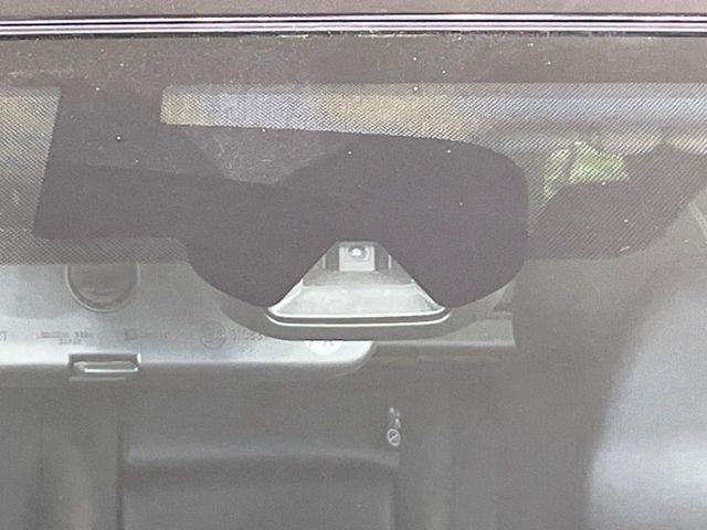 �y�G�}�[�W�F���V�[�u���[�L�z���s���ɑO���̎ԗ�����F�����A�Փ˂������Ȏ��͌x��ƃu���[�L�ŏՓˉ���Ɣ�Q�y�����A�V�X�g�B�����S�Ƀh���C�u�����y���݂��������܂��B