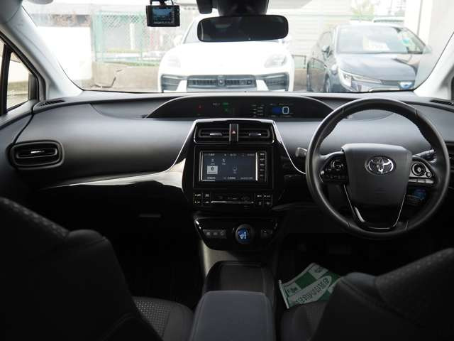 プリウス1.8 S E-Four 4WD