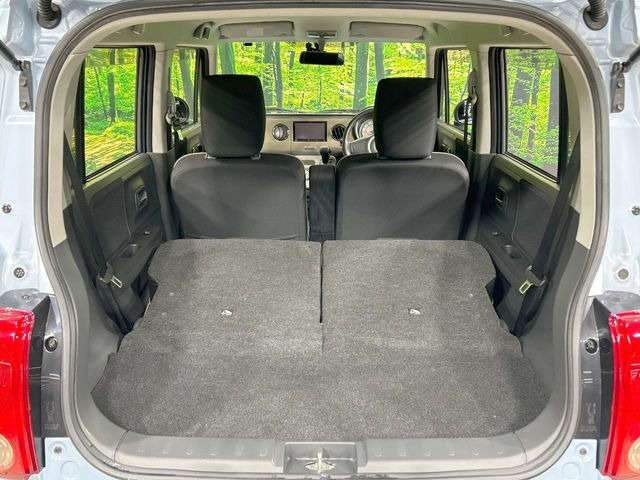 ���i�̂���������ʋ΁A���}���ɏ\���ȉ׎��X�y�[�X���m�ۂ��Ă���܂��B�Z�J���h�V�[�g��|���ƁA�傫�ȉו��̐ύڂ��\�ł���