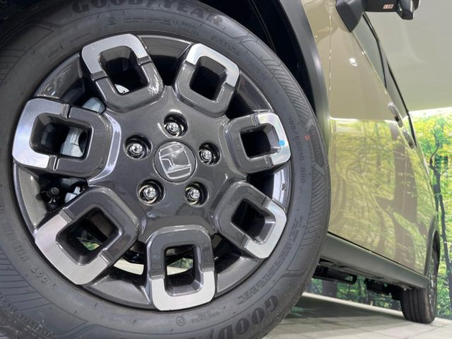 �y����15�C���`�A���~�z�C�[���z�O�ςɃ}�b�`���������A���~�z�C�[���𑕒����Ă���܂��B�e��ЊO�A���~�z�C�[����A�X�^�b�h���X�^�C�����戵�����Ă���܂��B���񂲑��k����������