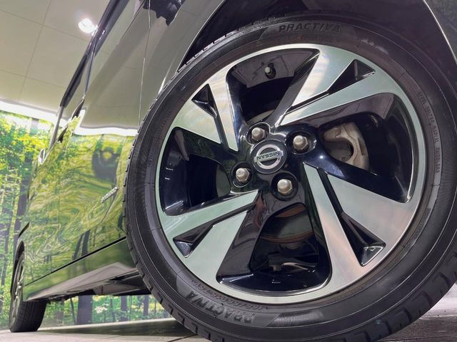 �y����15�C���`�A���~�z�C�[���z�O�ςɃ}�b�`���������A���~�z�C�[���𑕒����Ă���܂��B�e��ЊO�A���~�z�C�[����A�X�^�b�h���X�^�C�����戵�����Ă���܂��B���񂲑��k����������