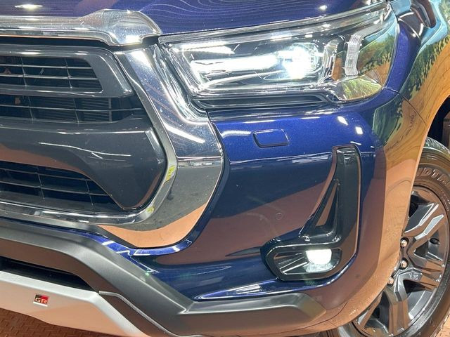 �yLED�w�b�h���C�g�z���V����ԑ��s�����ǍD�Ȏ��E���m�ۂ����S���ĉ^�]�ł��鍂�P�xLED�w�b�h���C�g�𑕔�!�_�����x�������A����d�͂��}�����Ă��܂��B