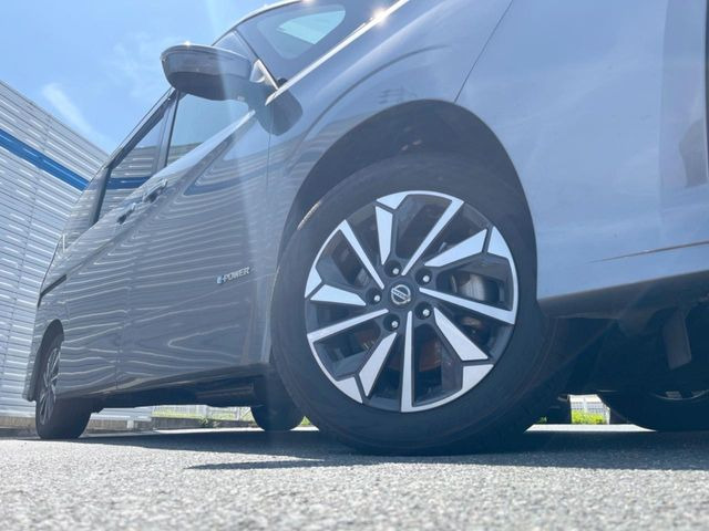 �y�����A���~�z�C�[���z�O�ςɃ}�b�`���������A���~�z�C�[���𑕒����Ă���܂��B�e��ЊO�A���~�z�C�[����A�X�^�b�h���X�^�C�����戵�����Ă���܂��B���񂲑��k����������