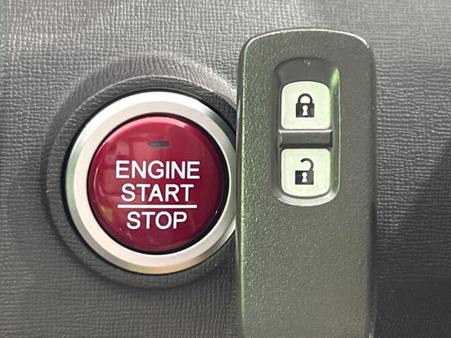 �yHonda�X�}�[�g�L�[�z�J�o����|�P�b�g�ɓ��ꂽ�܂܂ł��h�A�̎{���E�������\�ȃX�}�[�g�L�[�𑕔��B�G���W���̃I���E�I�t�����J�M�����o���K�v����������Ƃ��Ă��֗��ł���