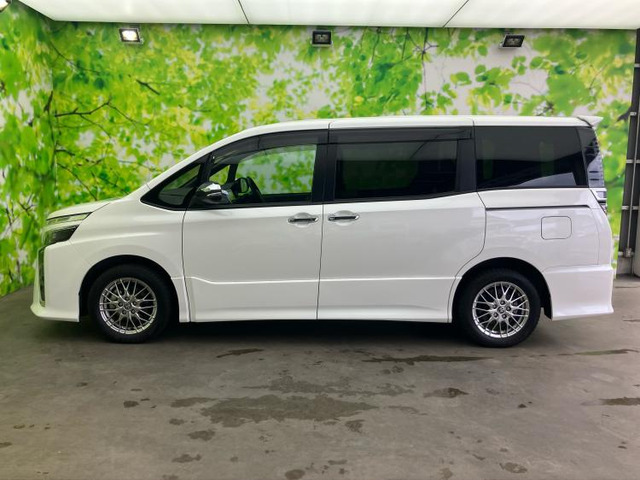 ヴォクシー1.8 ハイブリッド ZS 煌III