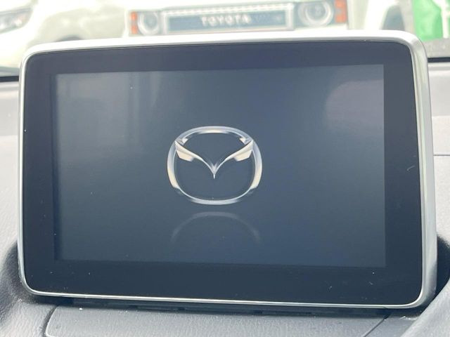 【マツダコネクトナビ】車内の雰囲気にマッチした一体型タイプのナビ。各種車輌設定やBluetooth再生等、様々な機能が楽しめます。直感的なダイヤル操作が可能で、使い勝手も良好です。