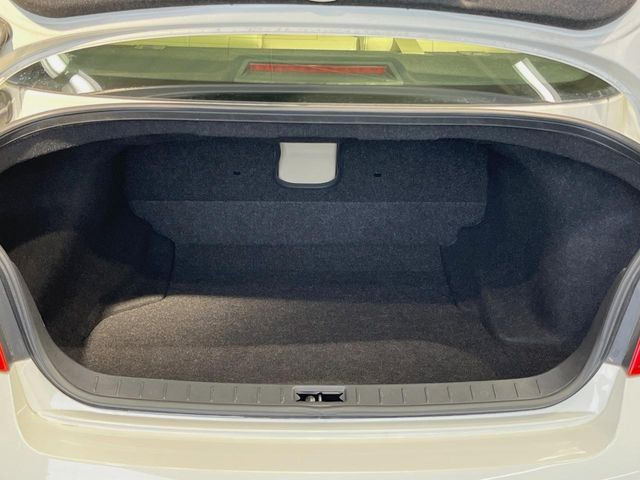 ���i�̂���������ʋ΁A���}���ɏ\���ȉ׎��X�y�[�X���m�ۂ��Ă���܂��B