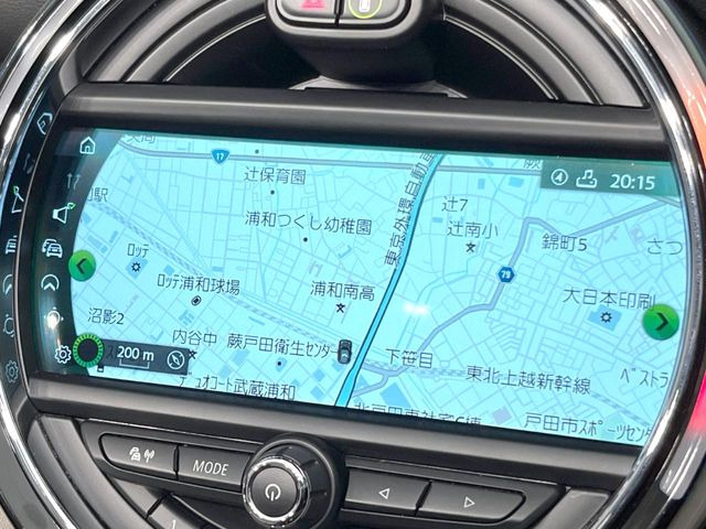 �������i�r:��̊��̂���i�r�́A����������ԓ������o���Ă���܂��BBluetooth�Đ��ȂǃI�[�f�B�I�@�\���[�����Ă���܂��̂ŁA�^�]�����y���߂܂���