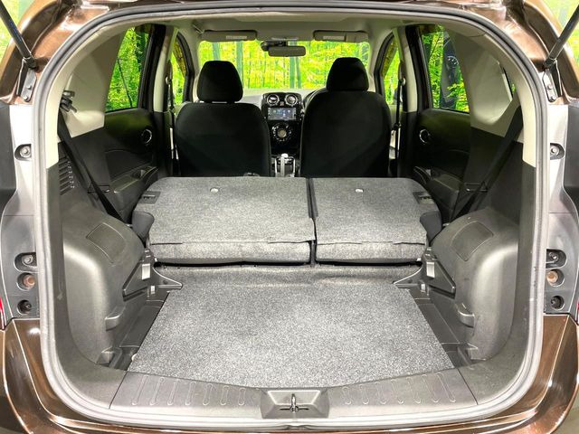 普段のお買い物や通勤、送迎等に十分な荷室スペースを確保しております。セカンドシートを倒すと、大きな荷物の積載も可能です♪