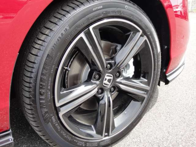 ★「e:HEV Honda SENSING 360+」新採用ベルリナブラックの専用アルミホイール