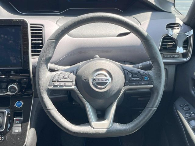 �y�����v�����X�e�A�����O�z�㎿�Ȋv���g�p���邱�ƂŁA��ɂ����������݂ƂĂ��^�]���₷���n���h���ł���