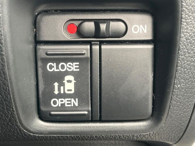 �y�p���[�X���C�h�h�A�z�X�}�[�g�L�[��^�]�Ȃ̃X�C�b�`�ŃX���C�h�h�A�̊J���\���d��������͂����ăh�A���J����K�v�������A���������q�l�ł��A�d���ו��������Ă��鎞�����N�ɊJ���߂ł��܂���