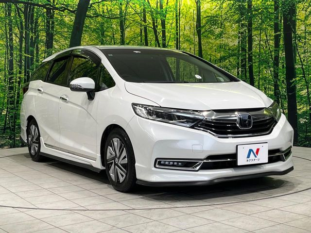 高透明度のガラス皮膜で撥水はもちろん、上質なツヤ・光沢を実現。紫外線や酸性雨から大切な愛車を保護し、色あせ・劣化を防止。「弾スプラッシュコート」、「弾プリミッサコート」からお選びいただけます。