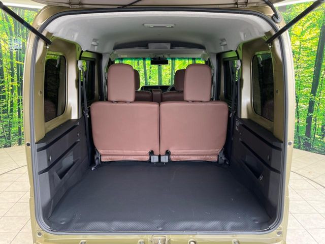ラゲッジルームは、大容量のスペースを確保。普段のお買い物からレジャーまで、幅広く活躍してくれます!また、リアシートを倒すことでバリエーション豊かにお使いいただけます。