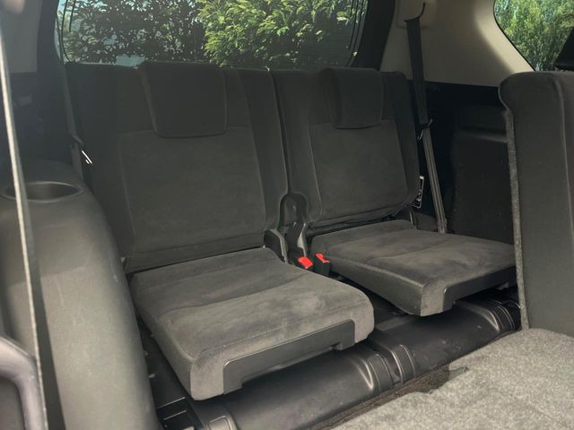 3列目シートはもちろん状態良好☆大人でもゆったりと座って頂けますので、大人数でのお出かけもラクラクです♪ご家族で、気の知れた仲間で、ドライブに行くのが楽しみですね♪