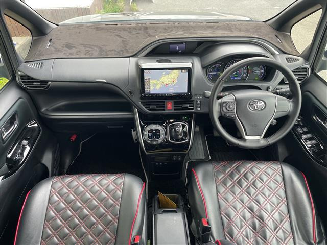 ヴォクシー1.8 ハイブリッド ZS 煌