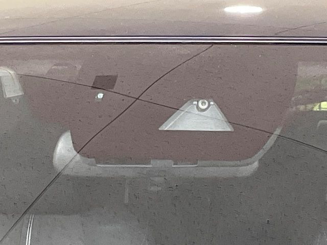 �y�X�}�[�g�u���[�L�T�|�[�g�z���s���ɑO���̎ԗ�����F�����A�Փ˂������Ȏ��͌x��ƃu���[�L�ŏՓˉ���Ɣ�Q�y�����A�V�X�g�B�����S�Ƀh���C�u�����y���݂��������܂��B