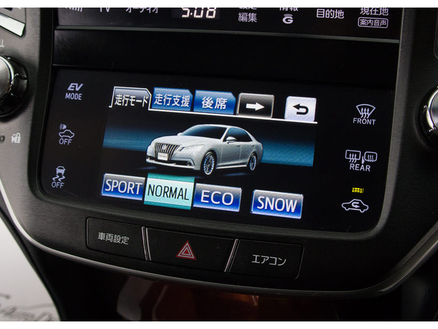 衝突回避支援型プリクラッシュセーフティシステム 前方に出現した障害物に対し警報を発し、ドライバーに警告。同時にブレーキアシストにより衝突回避と速度を軽減します。