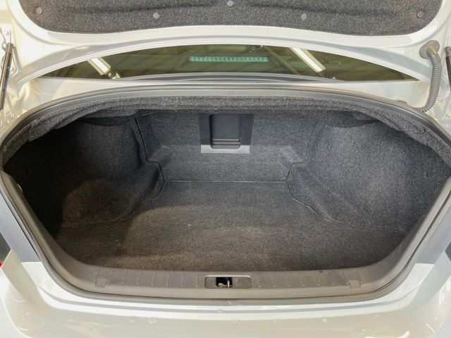 ���i�̂���������ʋ΁A���}���ɏ\���ȉ׎��X�y�[�X���m�ۂ��Ă���܂��B