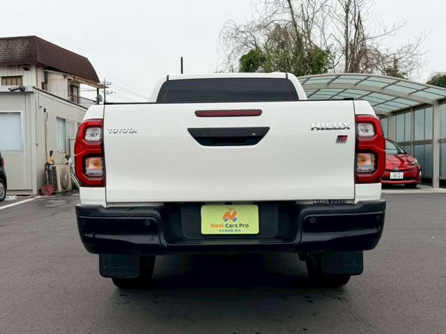 当店在庫は外装、内装クリーニング後に展示し、併せて事故修復歴の有無、メーター改ざん歴の有無も第三者機関による検査を全台実施しております。車検、整備、鈑金塗装も自社で対応できますのでご安心ください。