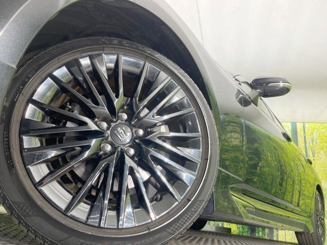 �y�����A���~�z�C�[���z�O�ςɃ}�b�`���������A���~�z�C�[���𑕒����Ă���܂��B�e��ЊO�A���~�z�C�[����A�X�^�b�h���X�^�C�����戵�����Ă���܂��B���񂲑��k����������