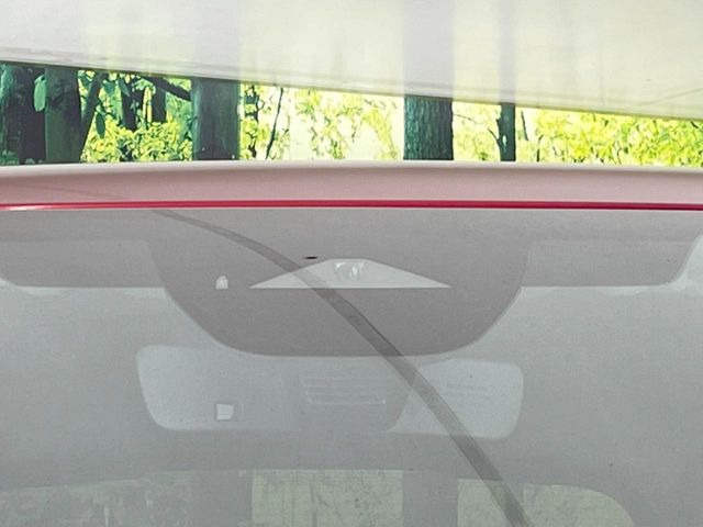 �yi-ACTIVESENSE�z���s���ɑO���̎ԗ�����F�����A�Փ˂������Ȏ��͌x��ƃu���[�L�ŏՓˉ���Ɣ�Q�y�����A�V�X�g�B�����S�Ƀh���C�u�����y���݂��������܂��B