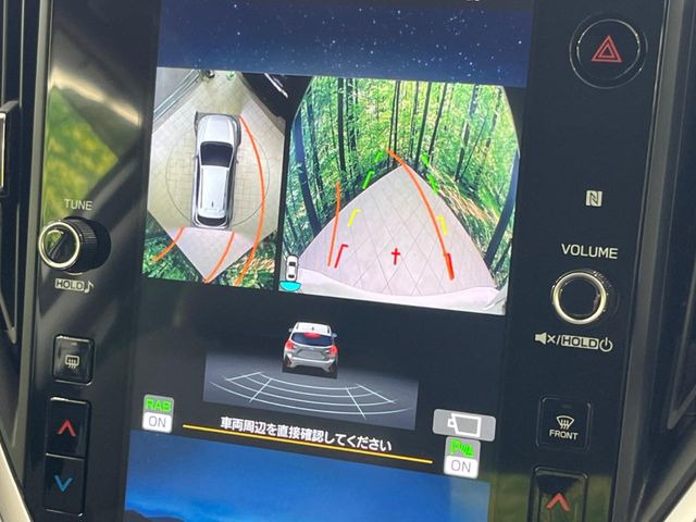 【マルチテレインモニター】車のフロントやサイドのカメラ画像を同時にモニター表示することで、悪路や狭い道を走行時でも周囲の状況確認ができ安心!本格SUVにうれしい装備です♪