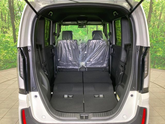 ���i�̂���������ʋ΁A���}���ɏ\���ȉ׎��X�y�[�X���m�ۂ��Ă���܂��B�Z�J���h�V�[�g��|���ƁA�傫�ȉו��̐ύڂ��\�ł���