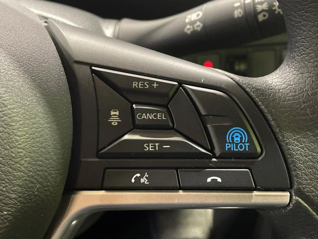 【プロパイロット】高速道路での長距離走行が楽に!!渋滞時と巡回走行のシーンで、アクセル・ブレーキ・ステアリングを自動で制御し、長距離運転の負担を軽減してくれます♪