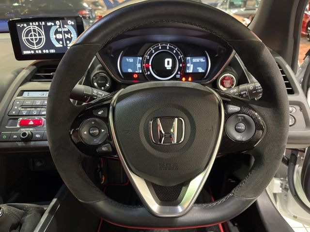 �y�����v�����X�e�A�����O�z�㎿�Ȋv���g�p���邱�ƂŁA��ɂ����������݂ƂĂ��^�]���₷���n���h���ł���