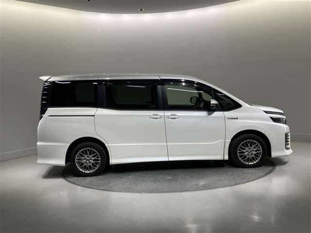 ヴォクシー1.8 ハイブリッド ZS