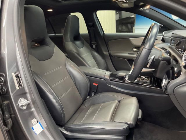 ●レザーシート:高級感漂うブラックレザーシートは、使用感も少なく良好なコンディションを保っております!その他、気になる箇所がございましたらお気軽にお問合せ下さい!