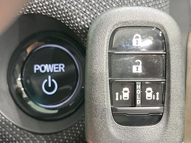 �yHonda�X�}�[�g�L�[�z�J�o����|�P�b�g�ɓ��ꂽ�܂܂ł��h�A�̎{���E�������\�ȃX�}�[�g�L�[�𑕔��B�G���W���̃I���E�I�t�����J�M�����o���K�v����������Ƃ��Ă��֗��ł���