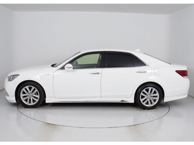 フルエアロが装着されています!お好みはいかがですか?今付いているデザイン以外にも、各ブランドのエアロを格安にてお取付け出来ます!又、エアロを外してノーマル状態にする事も出来ます!!