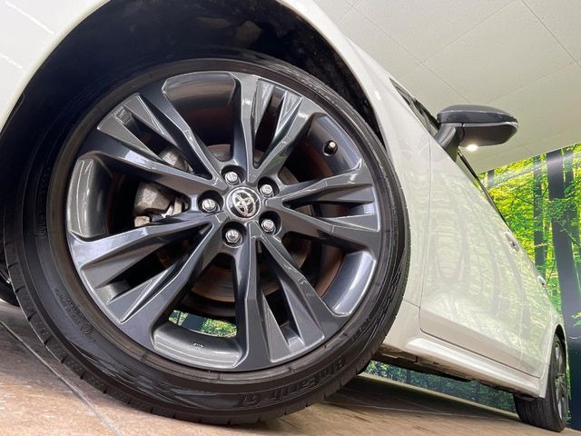 【17インチアルミホイール】外観にマッチしたアルミホイールを装着しております。各種アルミホイールや、スタッドレスタイヤも取扱いしております。是非ご相談ください♪