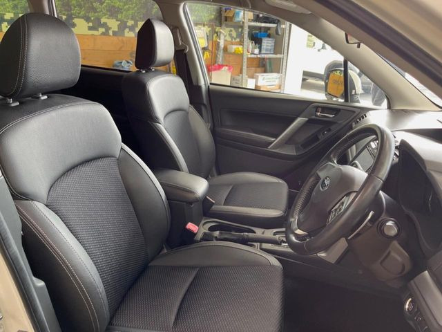 �y�n�[�t���U�[�V�[�g�z�������ƍ���S�n�𗼗������l�C�̃V�[�g���w�ʁE���ʂ̃t�@�u���b�N�f�ނ́A�ʋC���̗ǂ��⊊��ɂ����ɗD��Ă��܂��B�C���╞���ɍ��E���ꂸ���K�ɂ���肢�������܂��B