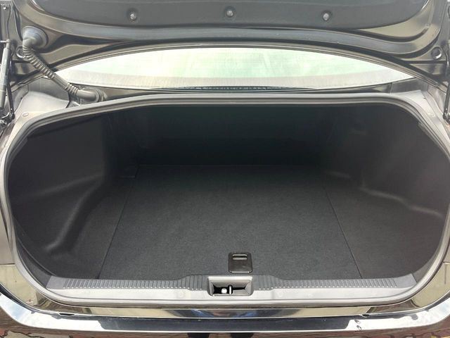 ���i�̂���������ʋ΁A���}���ɏ\���ȉ׎��X�y�[�X���m�ۂ��Ă���܂��B