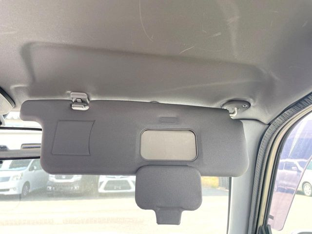 �y�o�j�e�B�~���[�z�T���o�C�U�[���ɐݒu���ꂽ�~���[�Őg�����Ȃ݃`�F�b�N!������Ƃ������C�N�����ɂ����􂵂܂���