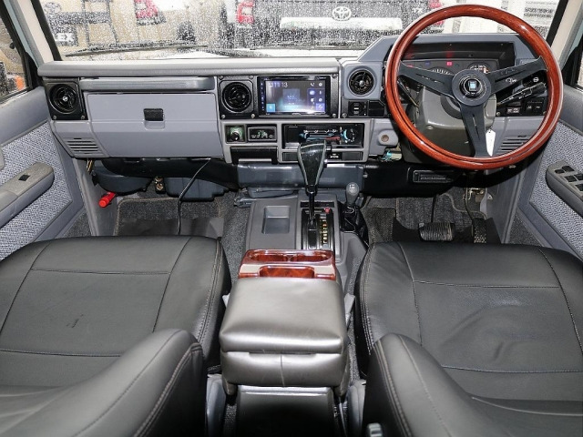 ランドクルーザー704.2 ZX ディーゼル 4WD